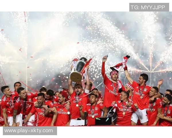 慢镜头聚焦本菲卡对尤文边卫科斯蒂奇的关注与穆里尼奥的高度评价